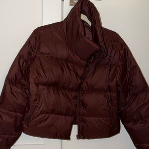 Alo Yoga Jacket Size M in cherry cola